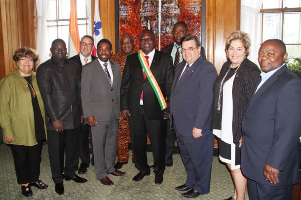 La délégation du Niger recue par le maire de Montréal Denis Coderre à l'hotel de ville